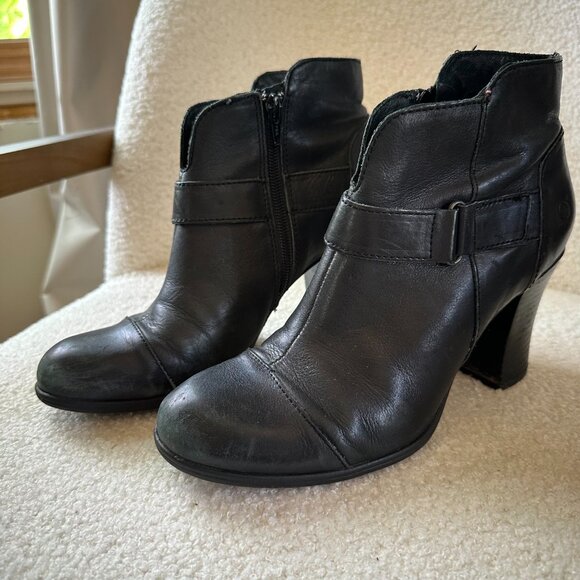 BORN black high-back flared heel ankle boots | 8.5-9 | leather 3" heel - Picture 6 of 13
